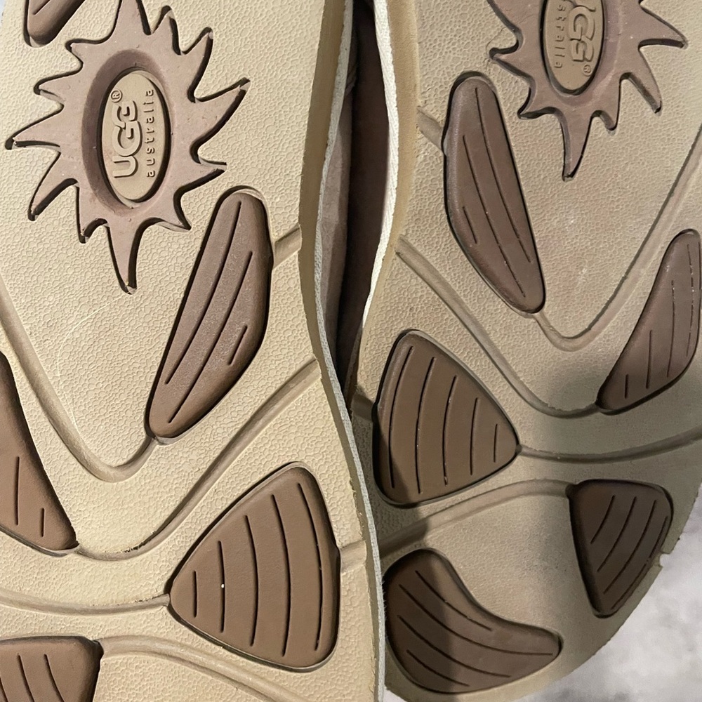Authentic UGG uptown boots - Picture 14 of 15